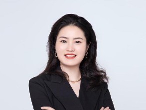 佳貝艾特黃丹：計算機專業轉行做銷售，如今她帶領團隊“戰果累累”